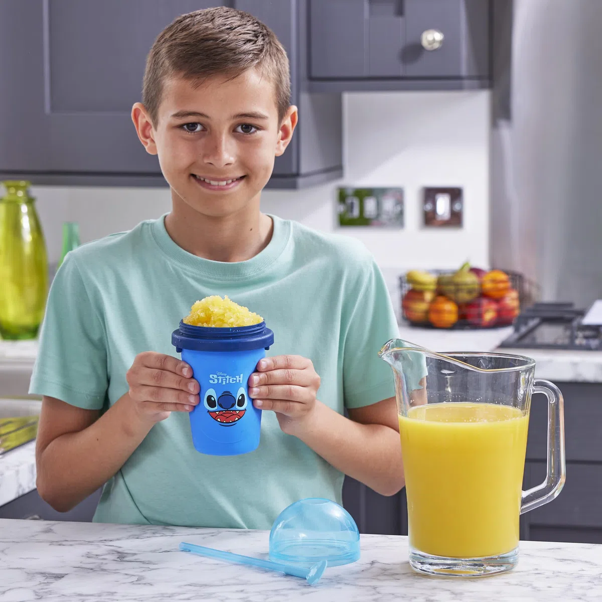 ChillFactor 08258 Disney Wiederverwendbare Squeeze Cup Maker mit Stitch Character Design, hausgemachte Slushies, Blau