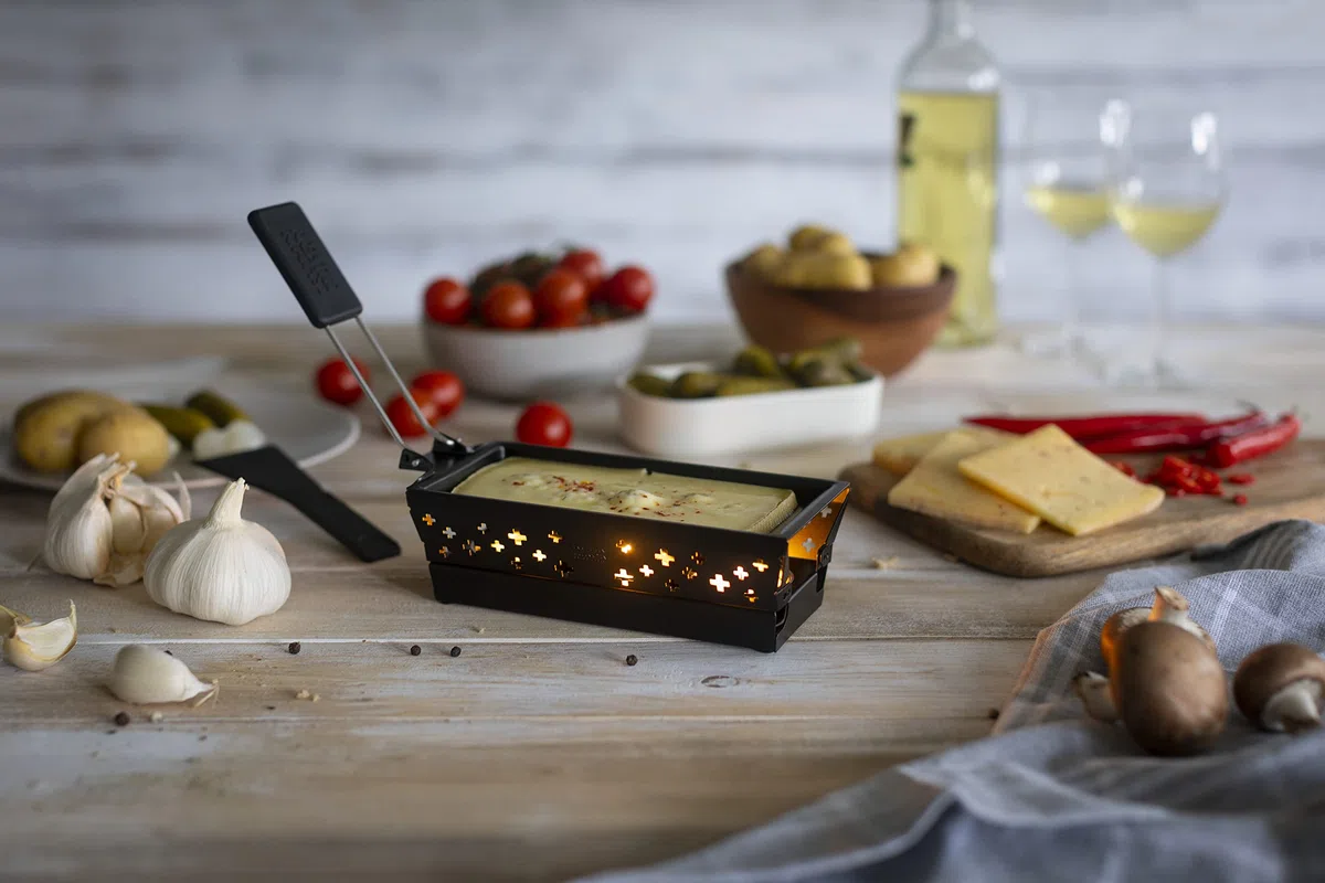 KUHN RIKON Candle Light Mini Schweizerkreuz Raclette Set, schwarz, Antihaft-Grill-Pfännchen, mit Teelicht