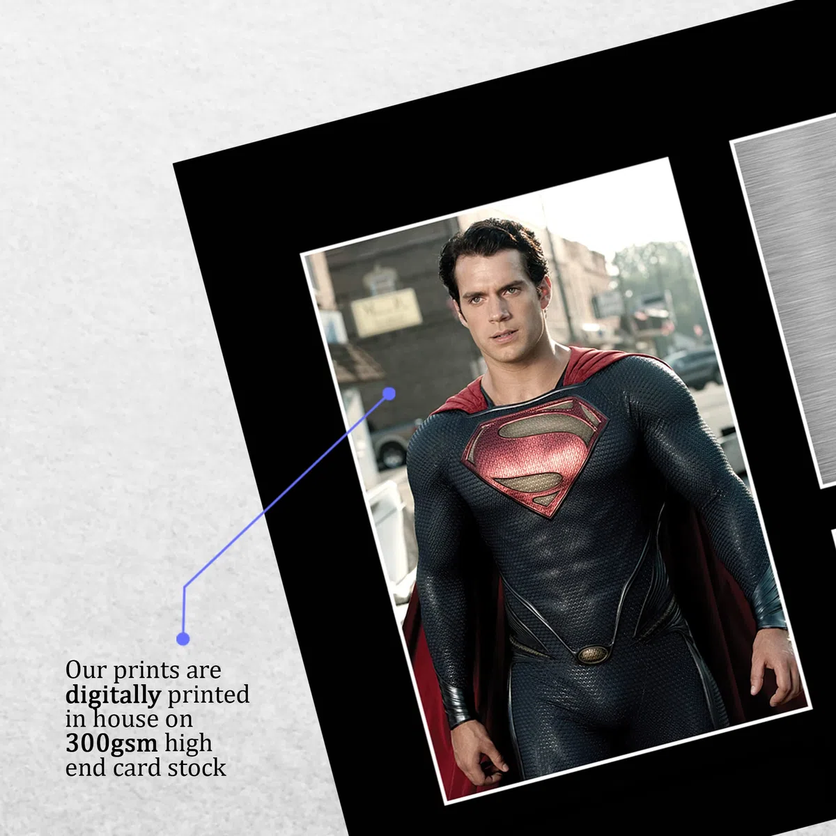HWC Trading A4 Henry Cavill DCEU Superman Geschenke Geducktes Signiertes Autogramm Foto für Fans von Film Memorabilien - A4 Wanddekoration