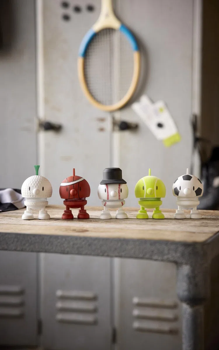 Hoptimist Tennis Bumble, Tennis Zubehör, Deko & Glücksbringer, Lustiges Gadget oder Geschenk für Tennisliebhaber & Fans, Höhe 7,6 cm, Durchm. 5,8 cm