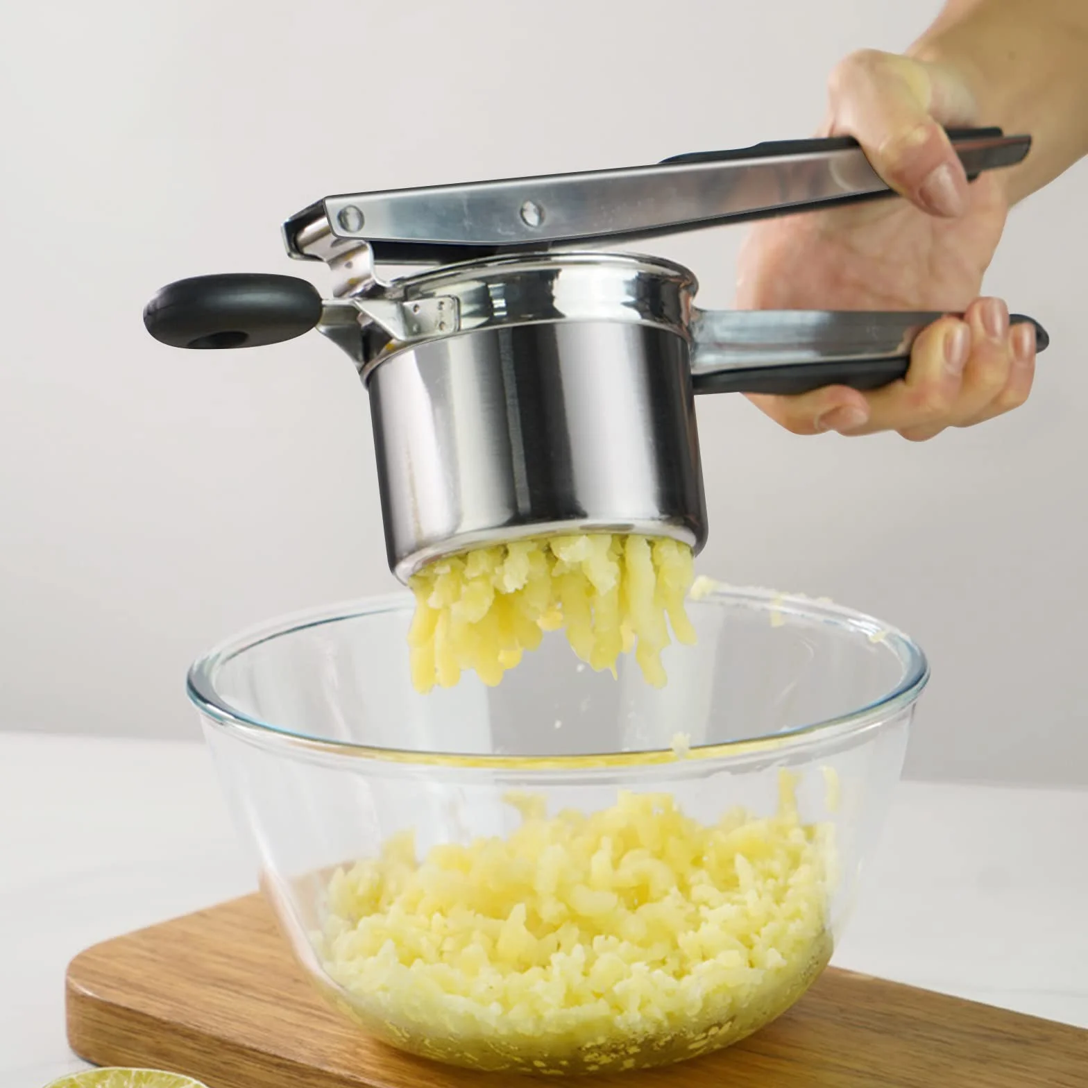 Kartoffelpresse Edelstahl,Gemüse Kartoffelpüree Kartoffelstampfer mit 3 Austauschbare Spätzlesieb,Rutschfestem Silikongriff Spätzlepresse Spülmaschinenfest