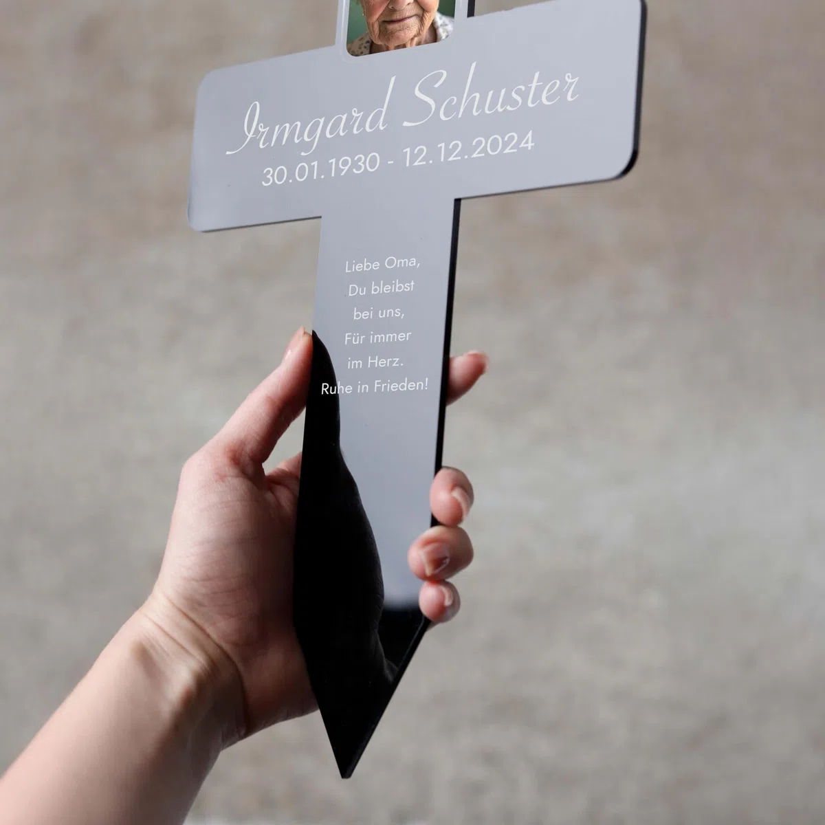 LAUBLUST Personalisiertes Acryl-Grabkreuz als Grabschmuck für Menschen mit Wunschtext | Grabstecker Kreuz mit Foto als Deko & Grabkreuz mit Name - Erinnerung Motiv, 3 Größen | Grabschmuck mit Gravur