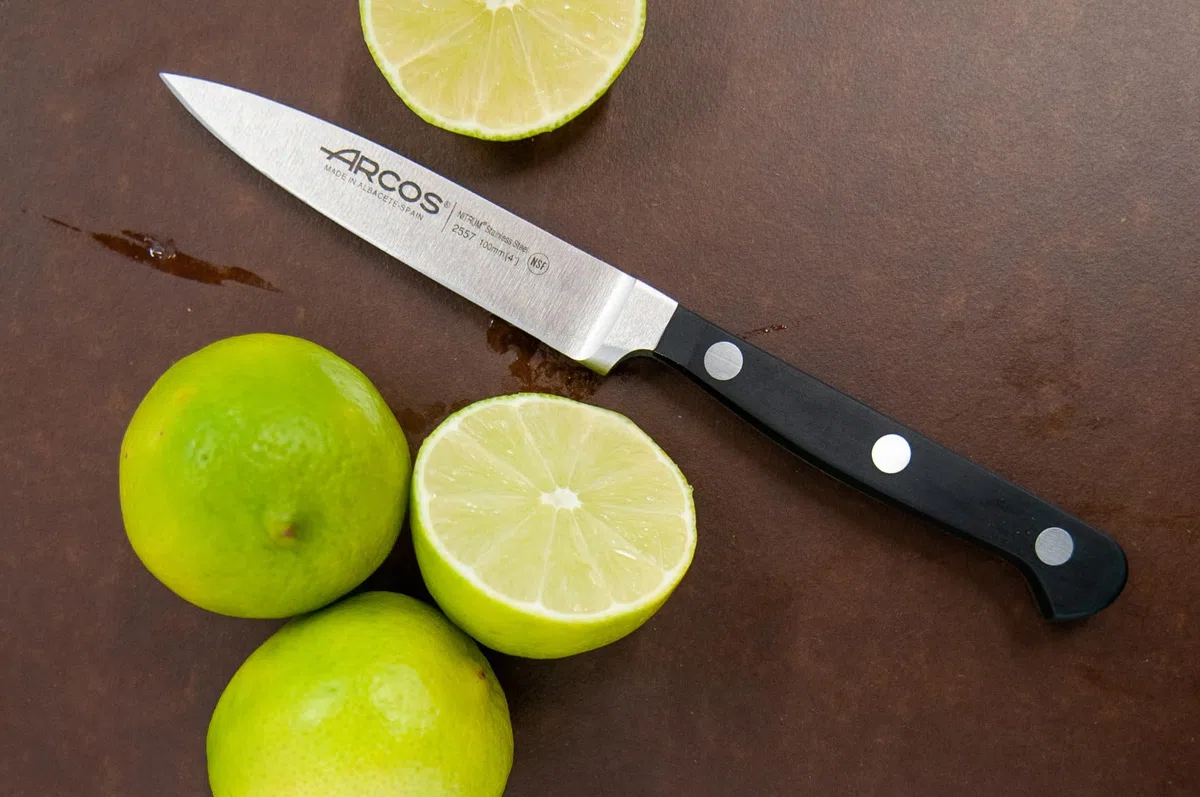 Arcos Professionelles Küchenmesser - Geschmiedete Edelstahlklinge 100 mm - Robuster POM-Griff Schwarz - Klassische Serie für präzises Schneiden