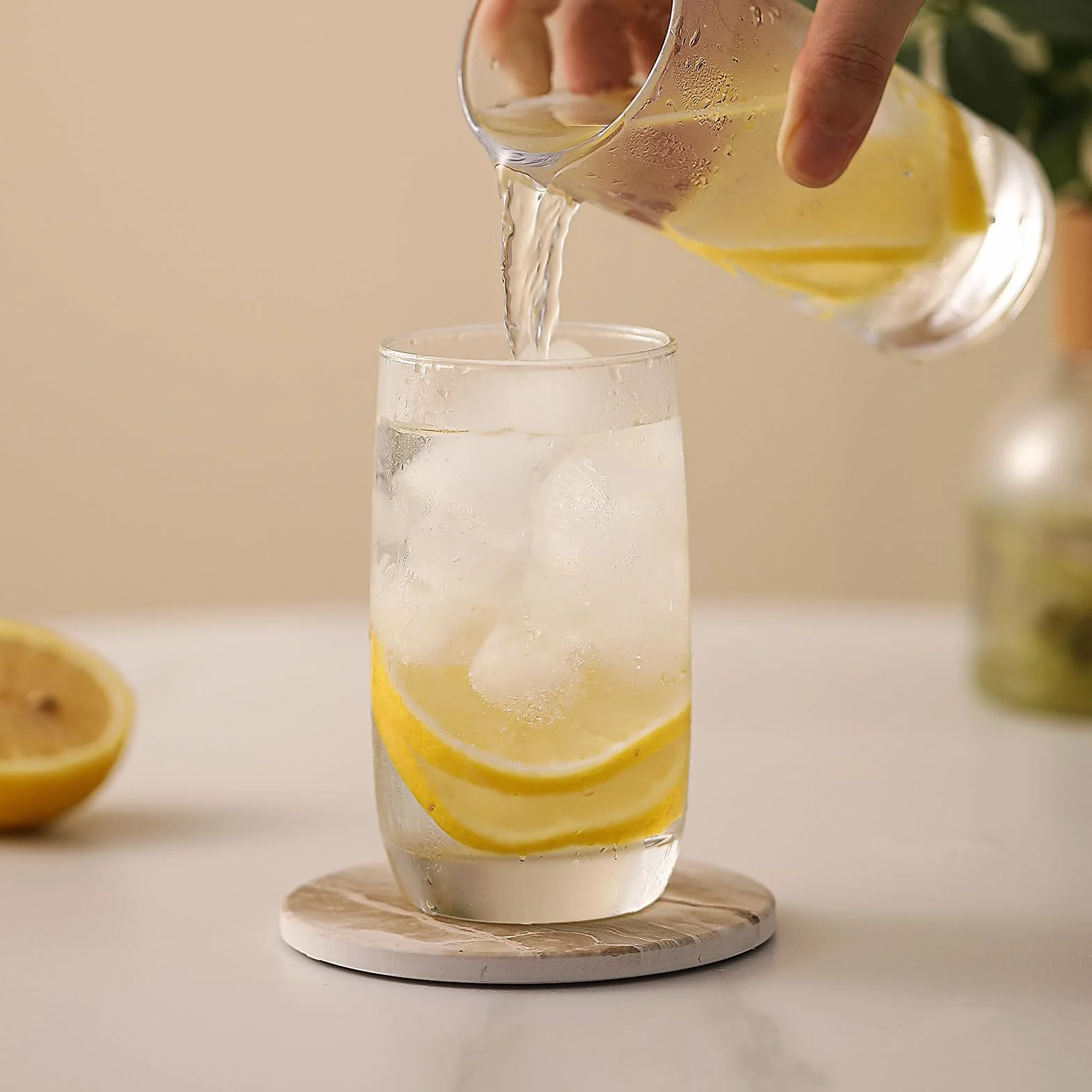 LIFVER Marmor Glas Untersetzer-Set 6er, Absorbierend Mit Korkboden Und Halter, Für Getränke in Bars, Cafés, Haus, Party, Büro, Geschenke Für Mama Papa