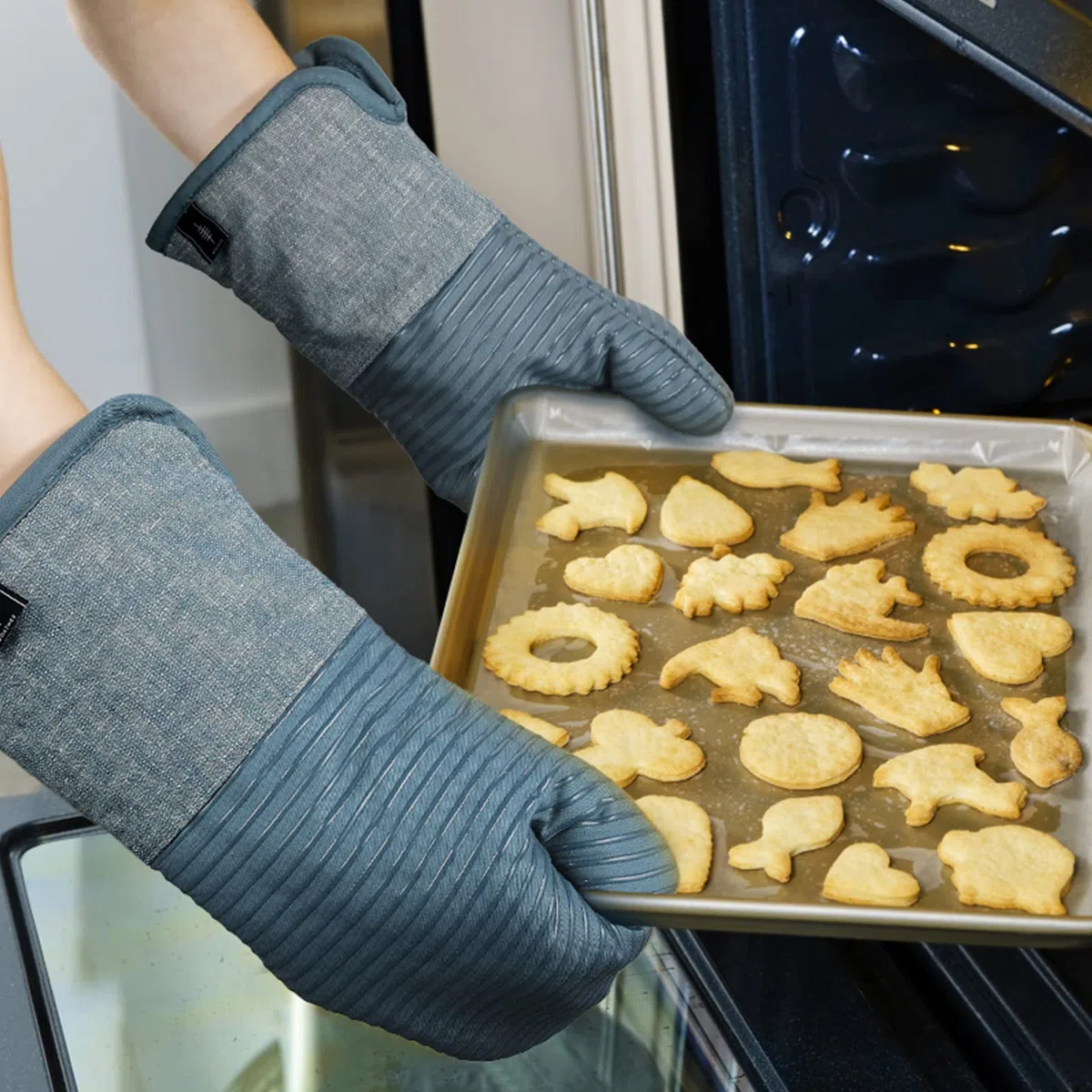 BONTHEE Ofenhandschuhe Topfhandschuhe Extra Lang Baumwolle kochhandschuhe mit Anti-Rutsch Silikon Gestreift backhandschuhe für Kochen Backen Grillen - 2er Set - Blau