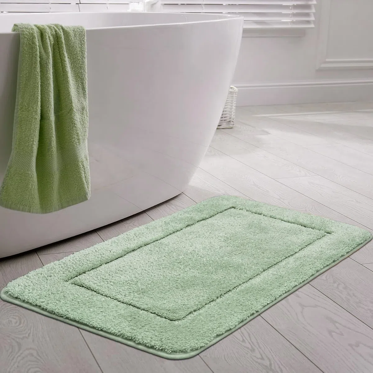 Mixibaby Badteppich rutschfeste,weicher Badezimmerteppich, Wasserabsorbierend Badematte, Maschinenwaschbar, Badvorleger für Dusche, Badewanne und Toilette, Größe:60 cm x 90 cm, Farbe :Mint-Grün
