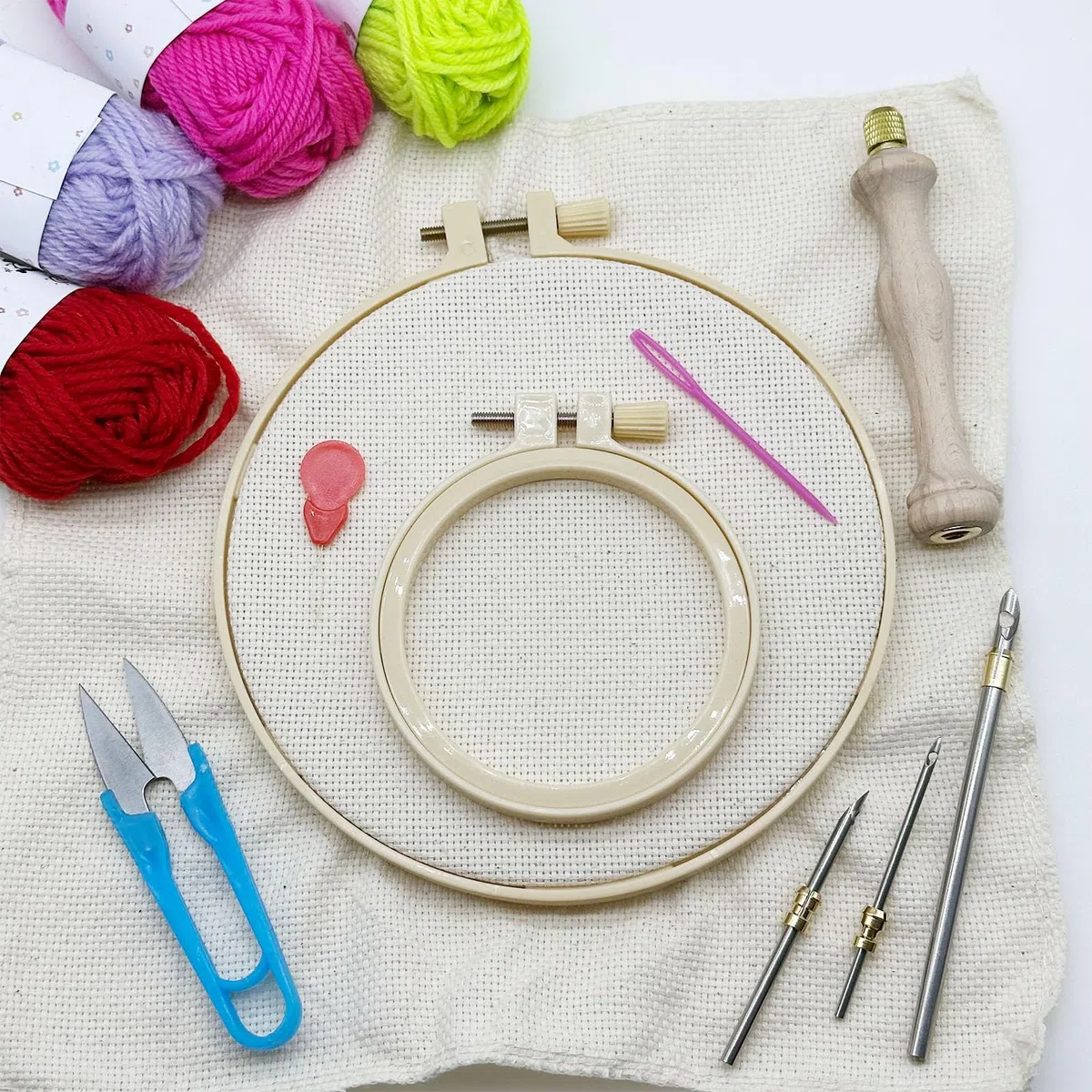 Woohome Stickerei Starter Kit Punch Needle Kit mit Stickrahmen, Stanznadeltuch, Garn, Punch Needle für Handwerk Stitching (21 Stück Starter Kits)