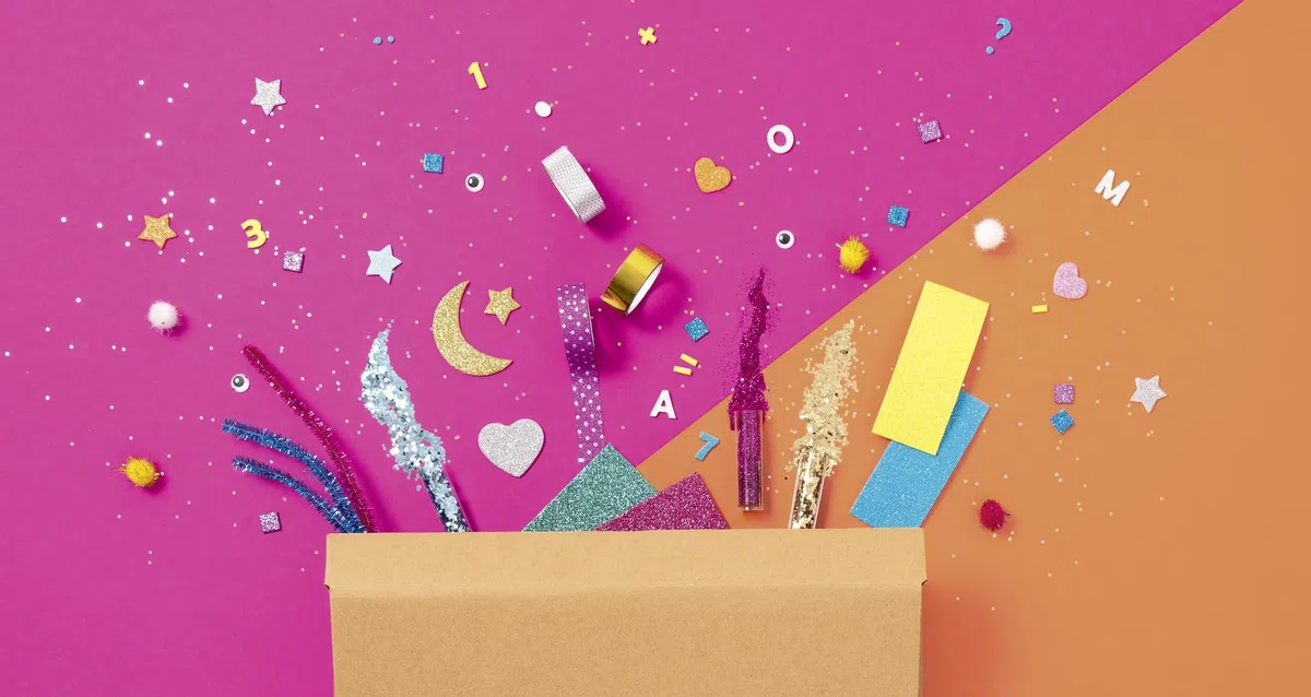folia 937 - Kreativ Box "Glitter Mix", über 900 Teile, glitzernder, bunter Materialmix zum phantasievollen und kreativen Basteln, Dekorieren und Verzieren