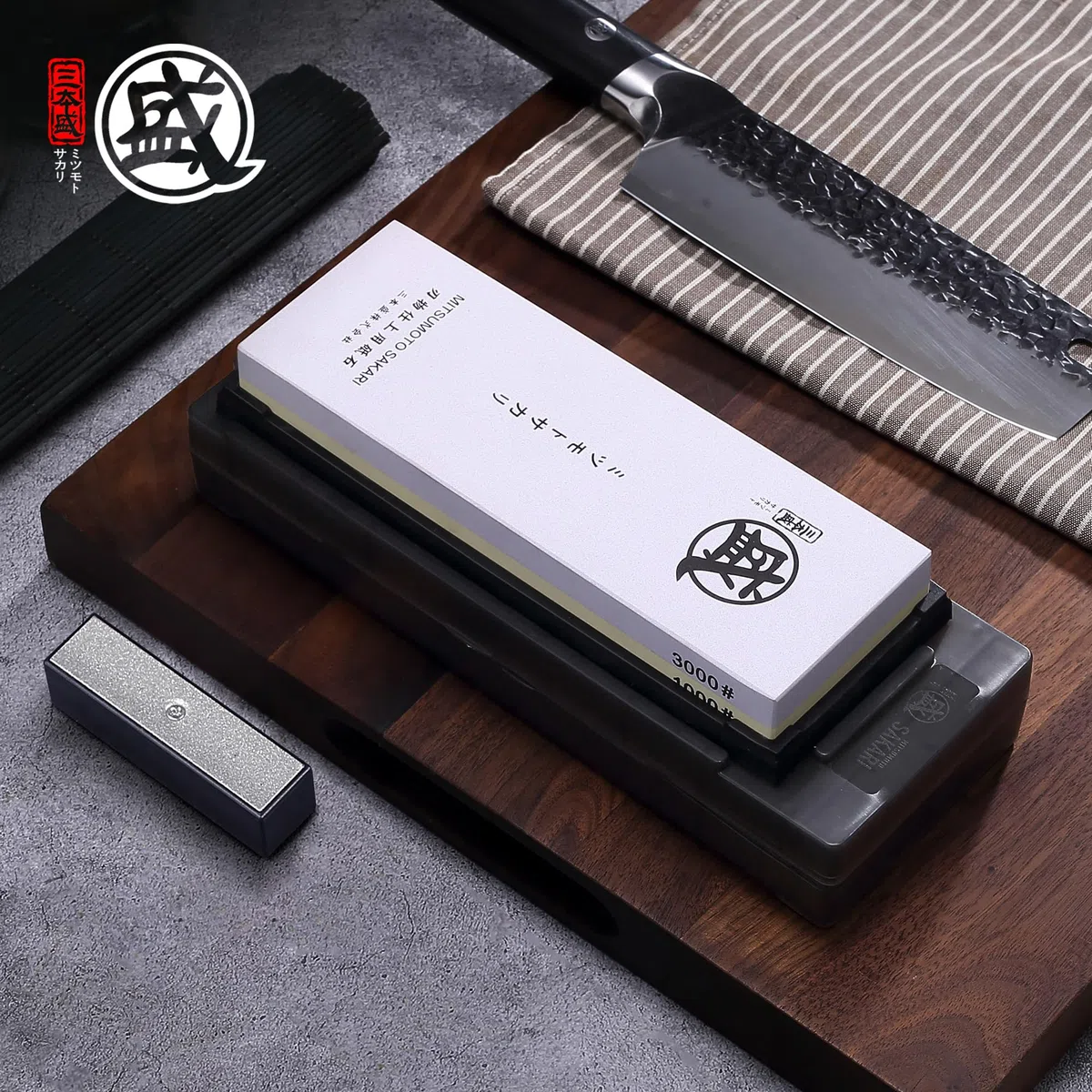 MITSUMOTO SAKARI Japan Schärfstein, 1000/3000 Grit, Professioneller Küchenschärfstein mit rutschfestem TPR-Gummiboden