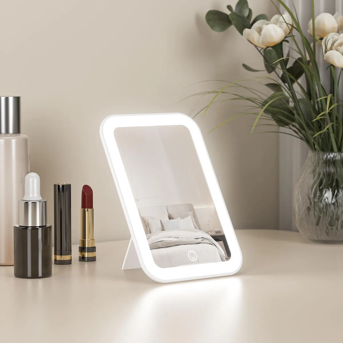 Kintion 15,5 x 10,7cm Spiegel mit Beleuchtung Klein, LED Tragbarer Tischspiegel, Dimmbare 3 Farbmodi, Wiederaufladbarer Schreibtisch-Kosmetikspiegel für Handtasche, Geschenke für Mädchen, Weiß
