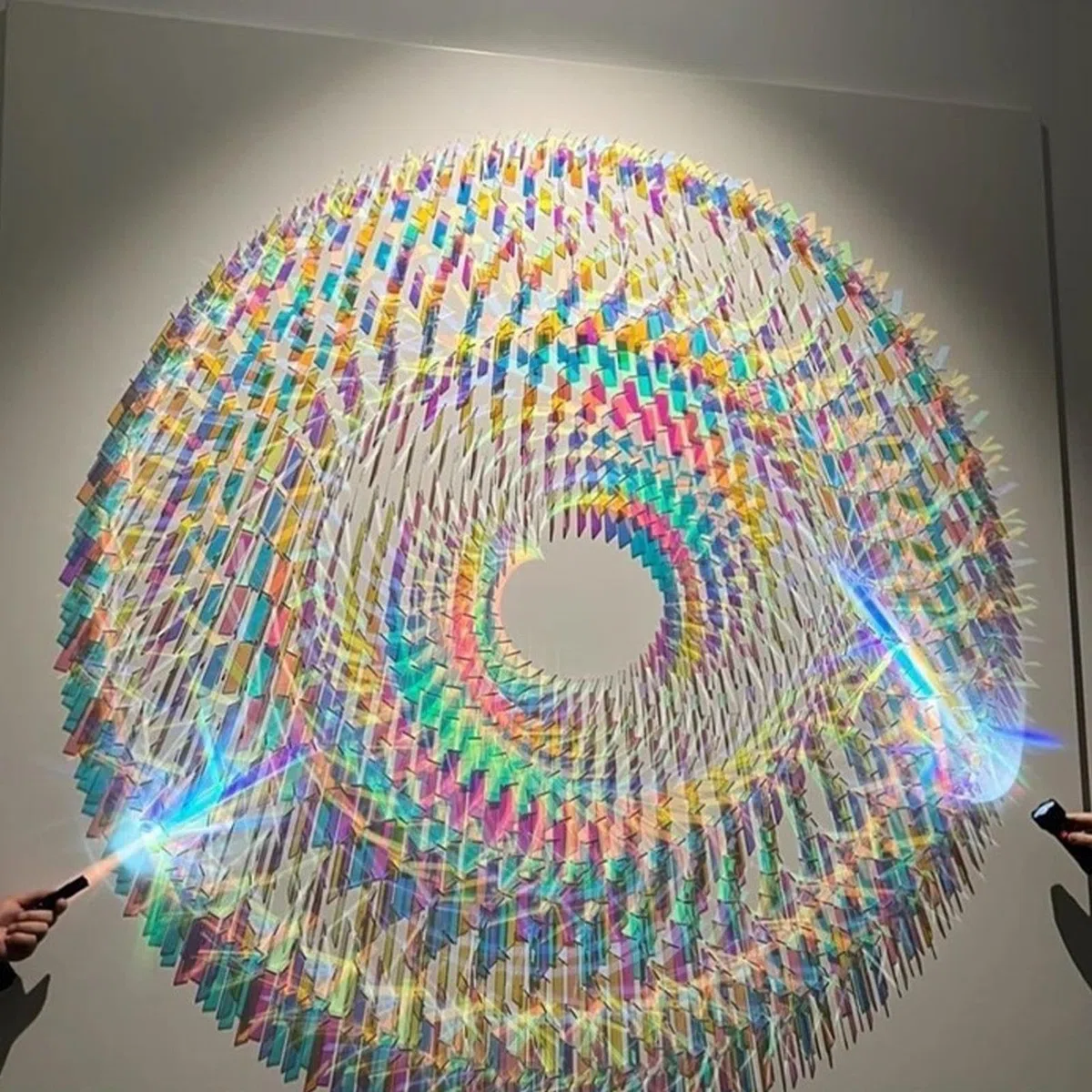 Holografische Mini-Regenbogen-Acrylquadrate, 100 Stück 3 x 3 cm Doppelseitige holografische Plexiglasfliesen für DIY-Kunsthandwerk, Kunstdekoration, Licht- und Schattenkunstwerke