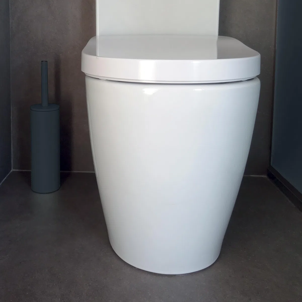 Spirella WC Bürste Klobürste Toilettenbürste „Akira“ mit hygienischem Behälter matt schwarz
