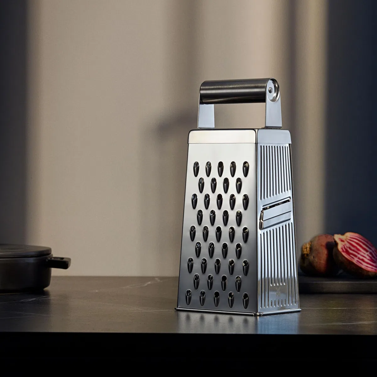 WMF Gourmet Vierkantreibe, 8 x 24 cm, Reibe Edelstahl, 4 Reibeflächen, ideal als Kartoffelreibe, Gemüsehobel, Cromargan, spülmaschinengeeignet