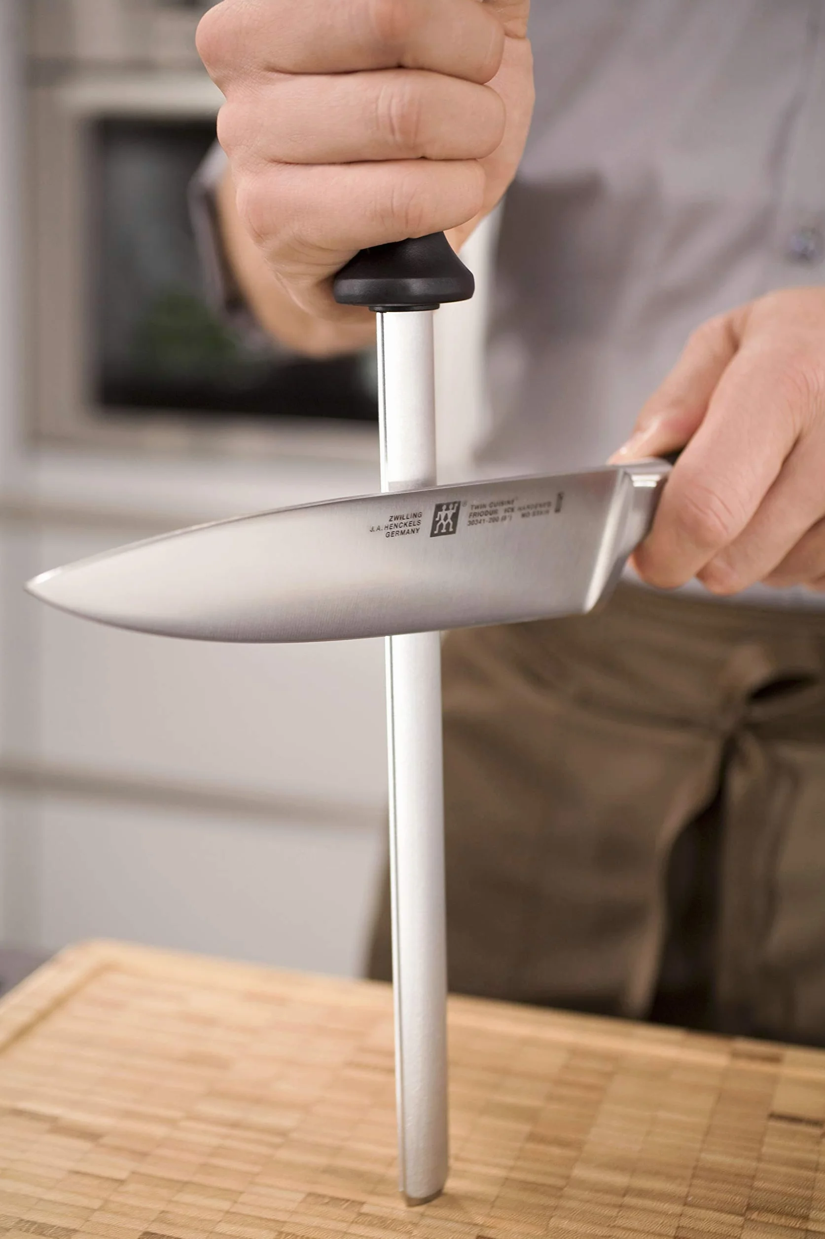 ZWILLING Wetzstahl, Verchromt, Länge: 23 cm, Kunststoffgriff mit Aufhängöse, Schwarz [Made in Germany]