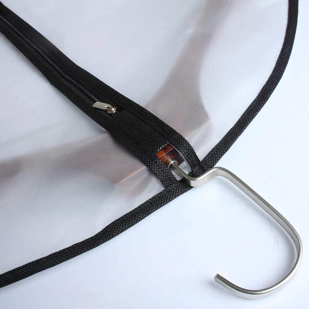 HomeClean Mottenfeste Kleidersäcke 60cm x120cm (6er Packung) Schwarze, atmungsaktive, durchsichtige Kleidersäcke mit durchgehendem Reißverschluss und Zedernkugeln für die Wintermäntel