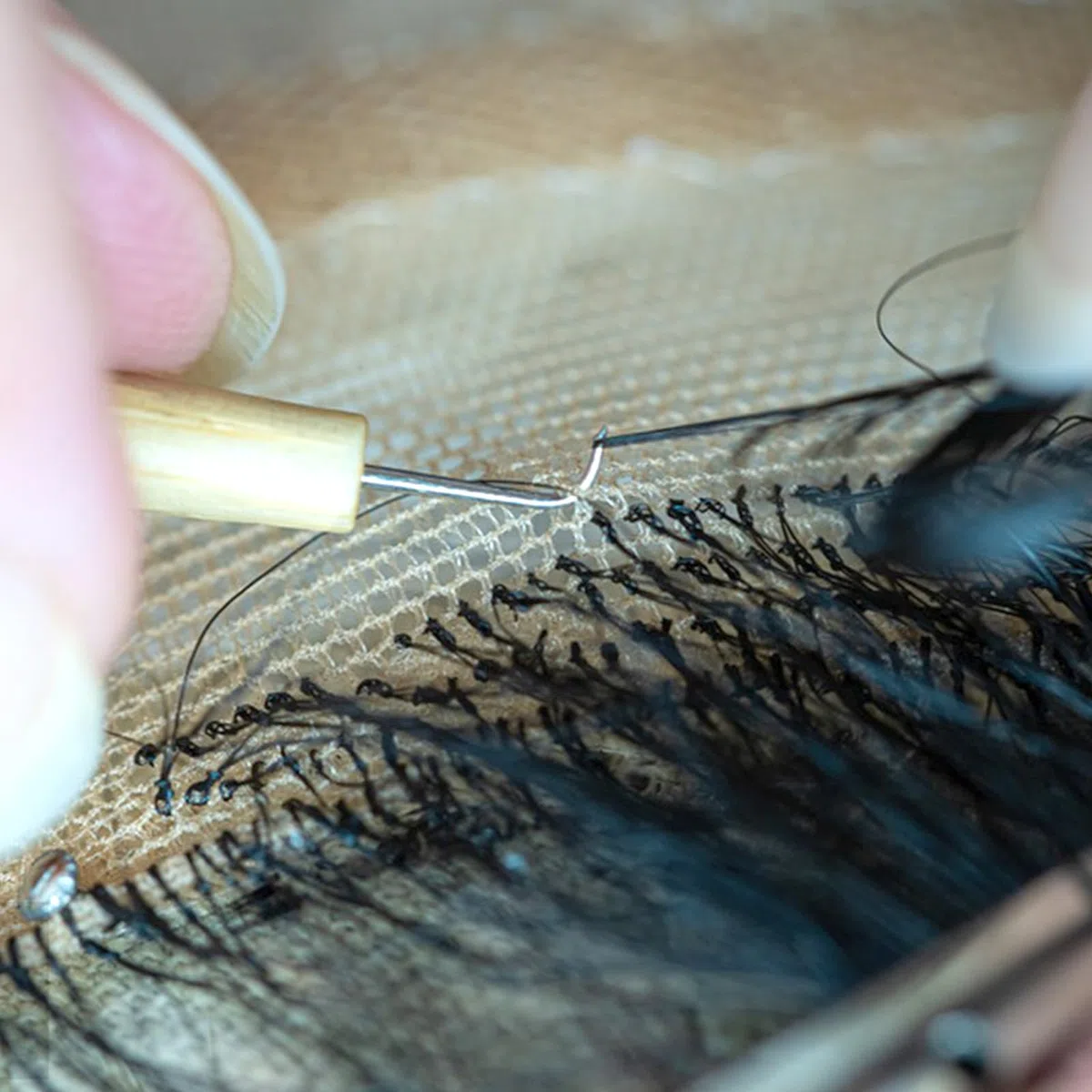 3 Rollen Quiltgarn Nähgarn Webfäden ürs Hand- und Maschinennähen Starker Nähfaden aus Polyester für Herstellen von Perücken Handnähen Haarschuss DIY (Schwarz, Beige, Braun)