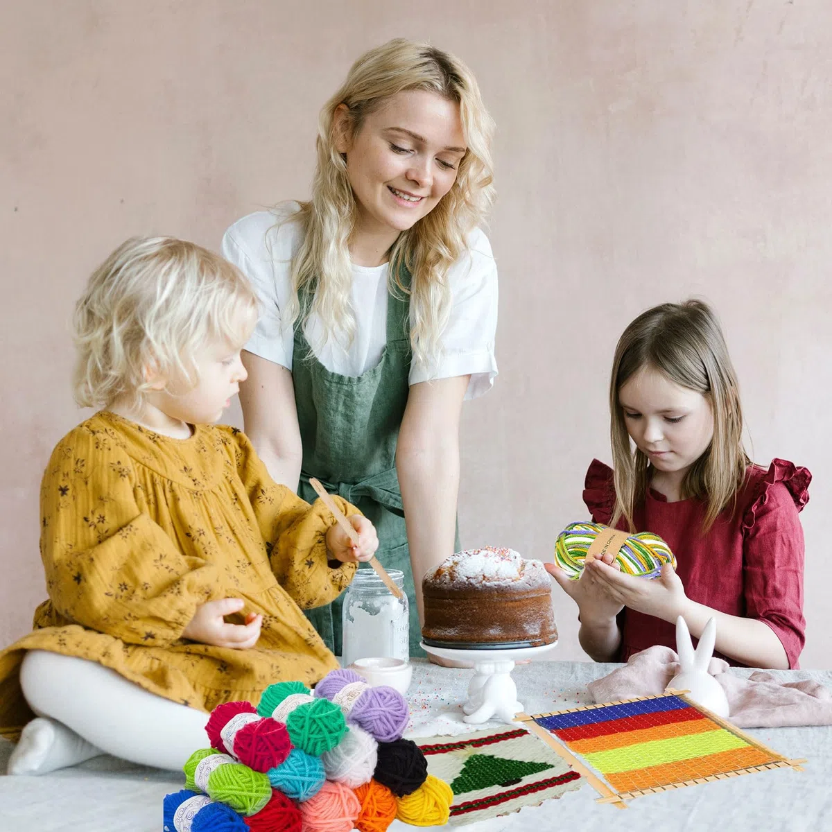 Webrahmen Kinder, DIY Holz Webrahmen Set 29 X 19 cm,Webstuhl Set mit 12 Farben Garn, Webkamm, Schere, Webstuhl Handarbeits, Webbrett Holz für Kinder 4-12 Jahre, Anfänger, zum Weben und Gestalten
