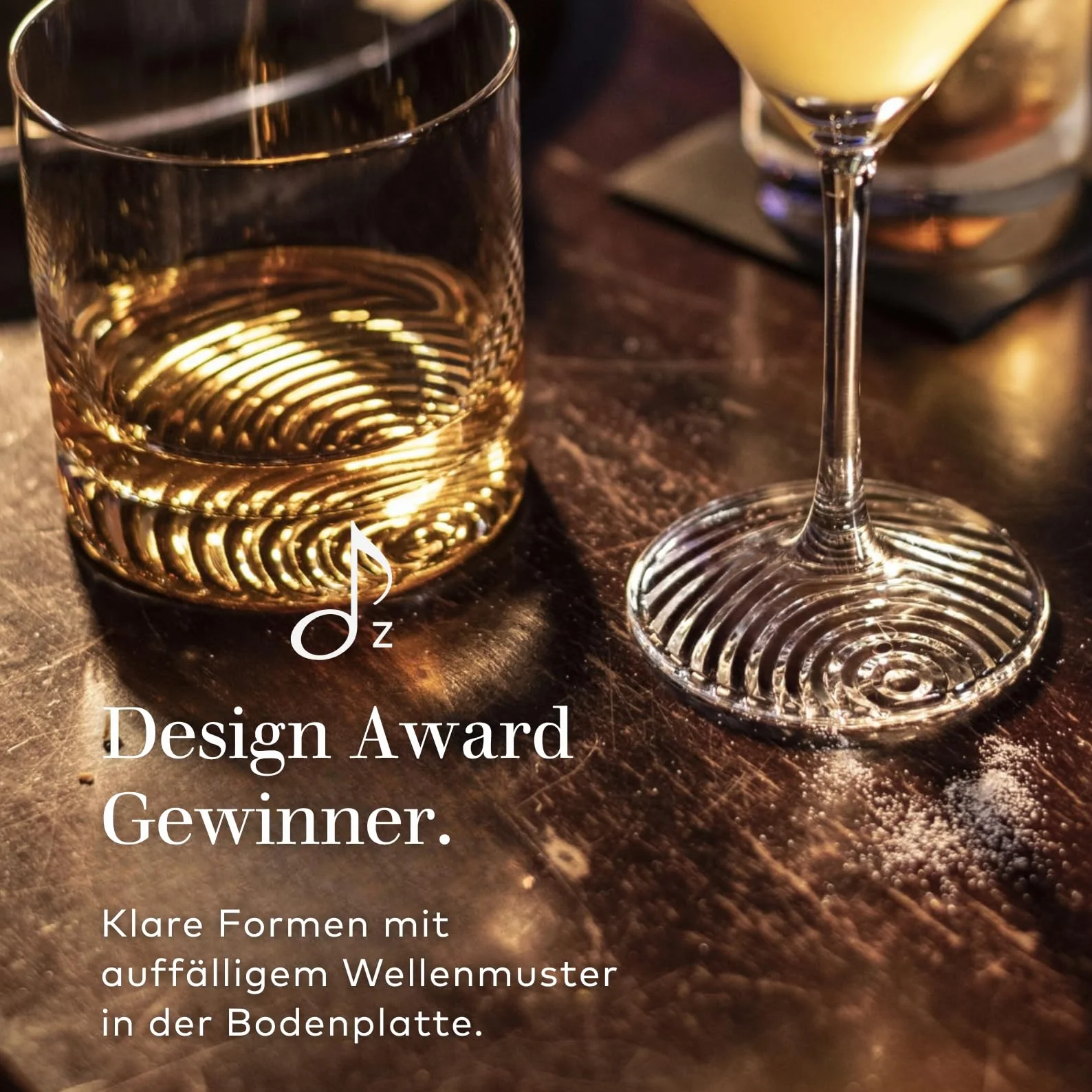 Zwiesel Glas Martiniglas Echo (4-er Set), moderne Martini Gläser mit besonderem Bodenmuster, spülmaschinenfeste Tritan-Kristallgläser, Made in Germany (Art-Nr. 123383)
